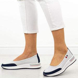 Skórzane granat półbuty damskie Cambell 87307. Białe półbuty Cambell, na lato, bez wzorów, z jeansu, bez obcasa, na płaskiej podeszwie, bez zapięcia. Za 199,00 zł.