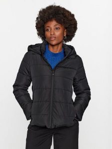 Vero Moda Kurtka zimowa 10289837 Czarny Regular Fit. Czarne kurtki Vero Moda, na zimę, xs, bez wzorów, z syntetyku, bez kaptura. Za 319,99 zł.