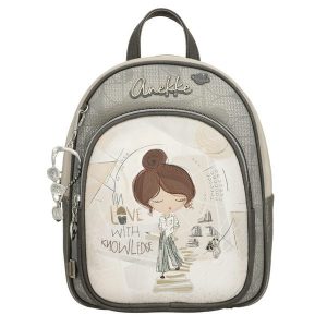 Plecak damski Anekke, z dekoracyjnym nadrukiem i metalowym logo zapinany na zamek z wygodną rączką regulowanymi szelkami oraz ozdobnym brelokiem, sza. Szare plecaki Anekke. Za 399,00 zł.