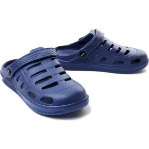 AXIM 7K3807 granat, klapki/croksy damskie. Klapki Axim, w ażurowe wzory, bez obcasa. Za 34,99 zł.