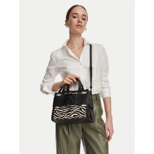 Torebka Armani Exchange. Czarne torebki klasyczne Armani Exchange, bez wzorów, bez dodatków. Za 656,99 zł.
