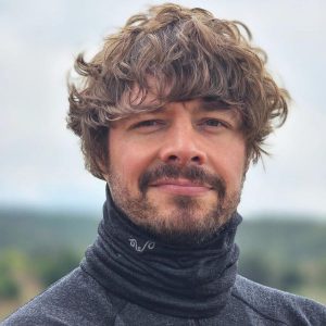 Komin trekkingowy 100% wełny Merino Antracyt. Szare szaliki WOOLONA, bez wzorów, z wełny. W wyprzedaży za 99,00 zł.