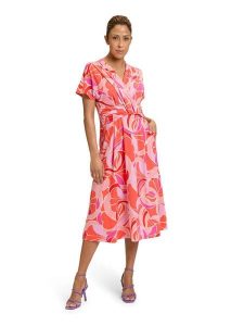 Betty Barclay Sukienka w kolorze jasnoróżowo-czerwonym rozmiar: 48. Czerwone sukienki Betty Barclay, bez wzorów, z wiskozy, bez kołnierzyka, bez ramiączek, midi. Za 165,99 zł.