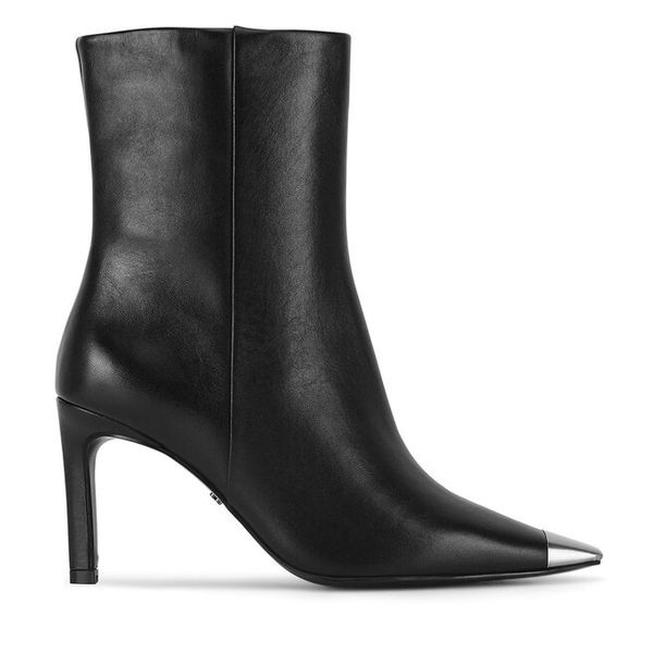 Botki GINO ROSSI. Czarne botki Gino Rossi, bez wzorów, bez obcasa, na szpilce, bez zapięcia. Za 399,99 zł.