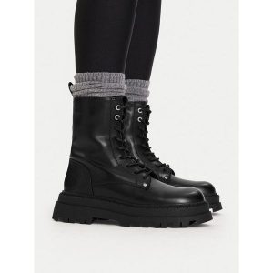 Trapery G-Star. Czarne buty zimowe G-Star, bez obcasa, bez zapięcia. Za 269,99 zł.