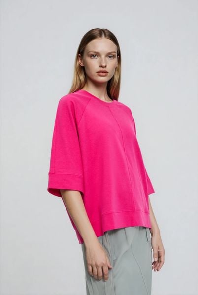 Bluza z krótkimi i szerokimi rękawami fuksjowa. Bluzy MOODO, l, bez wzorów, z bawełny, bez kaptura. Za 89,99 zł.