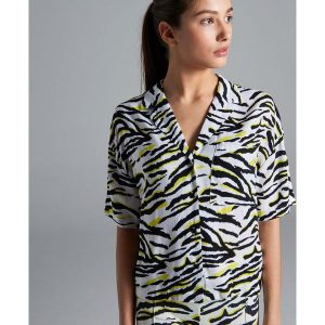 Koszula oversize w piżamowym stylu - Kremowy. Koszule marki Cropp. W wyprzedaży za 29,99 zł.