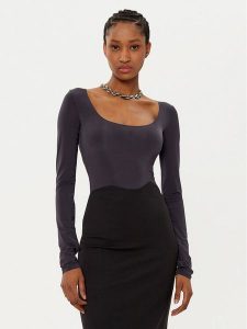 Patrizia Pepe Body 8M1689/J257-K103 Czarny Slim Fit. Czarne body i gorsety Patrizia Pepe, bez wzorów, z syntetyku. Za 219,99 zł.