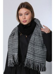 Lucky Bees Szal w kolorze czarnym - 185 x 75 cm rozmiar: onesize. Czarne szaliki Lucky Bees, bez wzorów, z materiału. Za 92,21 zł.