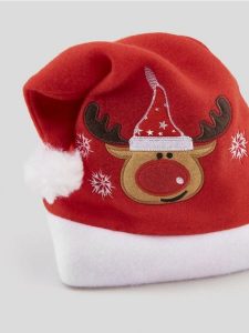 Czapka świąteczna - czerwony. Czerwone czapki Sinsay, z aplikacjami, wizytowe. Za 9,99 zł.