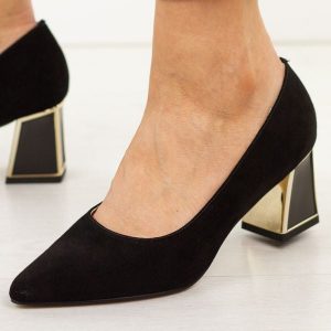 Czarne skórzane czółenka damskie Vinceza 66921. Czarne czółenka VINCEZA, bez wzorów, ze skóry, bez obcasa, na słupku, bez zapięcia. W wyprzedaży za 219,12 zł.