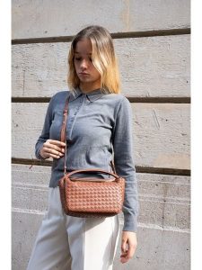 Victor & Hugo Paris Skórzana torebka "Arly" w kolorze brązowym - 23 x 13 x 8 cm rozmiar: onesize. Brązowe torebki klasyczne Victor & Hugo Paris, bez wzorów, z materiału, przez ramię, bez dodatków. Za 404,99 zł.