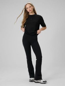 4F Legginsy z rozszerzanymi nogawkami damskie - czarne L. Czarne legginsy 4f, bez wzorów, z bawełny, z podwyższonym stanem. Za 129,99 zł.