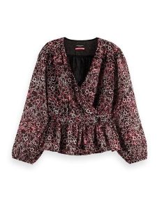 Scotch & Soda Bluzka w kolorze bordowym rozmiar: 36. Czerwone bluzki Scotch & Soda, bez wzorów, bez kołnierzyka, bez ramiączek. Za 114,17 zł.