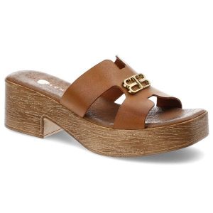 Brązowe Klapki Armodo Stylowe Obuwie Damskie Na Obcasie. Brązowe klapki Armodo, bez wzorów, bez obcasa, na obcasie. Za 219,00 zł.