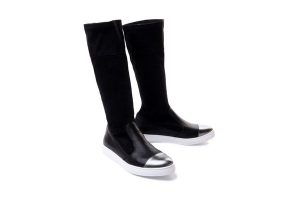 LANQIER 41C547 czarny sko+srebro, kozaki damskie. Czarne kozaki Lanqier, bez wzorów, bez obcasa, bez zapięcia. Za 149,95 zł.