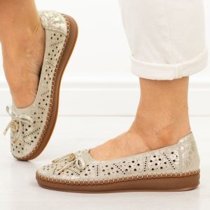 Złote ażurowe skórzane półbuty damskie Filippo Dp7664/26. Żółte półbuty Filippo, na lato, w ażurowe wzory, z jeansu, bez obcasa, bez zapięcia. Za 219,00 zł.