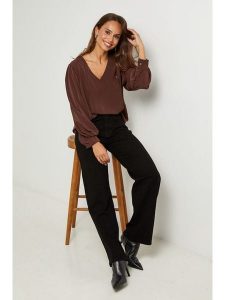 L'armoire de Suzette Bluzka w kolorze brązowym rozmiar: 38/40. Brązowe bluzki L'armoire de Suzette, l, bez wzorów, klasyczne, bez kołnierzyka, bez ramiączek. Za 69,99 zł.