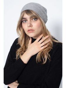 Perfect Cashmere Kaszmirowa czapka "Faith" w kolorze jasnoszarym rozmiar: onesize. Szare czapki Perfect Cashmere, bez wzorów, z kaszmiru. Za 121,99 zł.