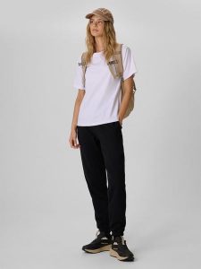 4F Spodnie dresowe joggery damskie - czarne S. Czarne spodnie dresowe 4f, s, bez wzorów, z dresówki. Za 149,99 zł.