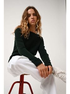 AUTHENTIC CASHMERE Kaszmirowy sweter "Criou" w kolorze ciemnozielonym rozmiar: L. Zielone swetry oversize AUTHENTIC CASHMERE, l, bez wzorów, z kaszmiru, bez ramiączek. Za 228,38 zł.
