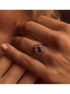 Les Petites Précieuses Pozłacany pierścionek z cyrkoniami i ametystem rozmiar: 54. Różowe pierścionki Les Petites Précieuses, z ametystem, pozłacane. Za 232,45 zł.