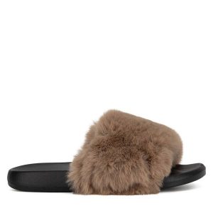 Klapki DeeZee. Brązowe klapki DeeZee, bez wzorów, bez obcasa. Za 129,99 zł.