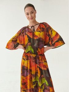 Tatuum Sukienka codzienna Pezani T2217.194B Kolorowy Regular Fit. Kombinezony Tatuum, bez wzorów, z wiskozy, bez kołnierzyka, bez ramiączek. Za 199,99 zł.