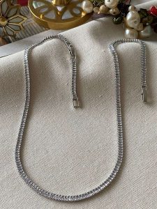 Luseera Pozłacany naszyjnik z cyrkoniami - dł. 45 cm rozmiar: onesize. Szare naszyjniki Luseera, z cyrkonią, pozłacane. Za 43,99 zł.