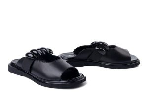 BOMBONELLA G019 507 107 czarny, klapki damskie. Czarne klapki Bombonella, bez wzorów, ze skóry, bez obcasa, na obcasie. Za 242,17 zł.