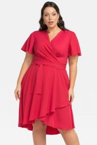 Sukienka wizytowa rozkloszowana na zakładkę ANABELLA malina. Sukienki KARKO, na karnawał, plus size, bez wzorów, z elastanu, eleganckie, z asymetrycznym kołnierzem, plus size, bez ramiączek, asymetryczne. Za 149,50 zł.