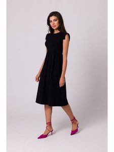 Be Wear Sukienka w kolorze czarnym rozmiar: XXL. Czarne sukienki Be Wear, xxl, bez wzorów, z bawełny, bez kołnierzyka, bez ramiączek, midi, rozkloszowane. Za 127,35 zł.