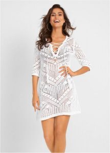 Sukienka plażowa z dzianiny. Białe sukienki bonprix, na plażę, bez wzorów, z dzianiny, bez kołnierzyka, bez ramiączek. Za 132,99 zł.