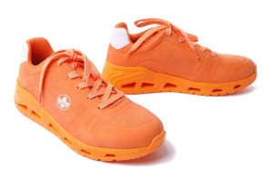 RIEKER N5202-38 orange, półbuty damskie. Brązowe półbuty Rieker, bez wzorów, bez obcasa, na koturnie, bez zapięcia. Za 299,90 zł.