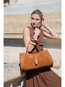 Maison héritage PARIS Skórzany shopper bag "Luce" w kolorze karmelowym - 40 x 21 x 14 cm rozmiar: onesize. Brązowe shopper bag Maison héritage PARIS, bez wzorów, z materiału, na ramię, bez dodatków. Za 397,83 zł.