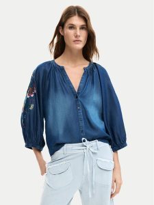 Desigual Koszula jeansowa 26SWBW16 Granatowy Relaxed Fit. Niebieskie koszule Desigual, xs, bez wzorów, z jeansu, bez kołnierzyka, bez ramiączek. Za 429,99 zł.