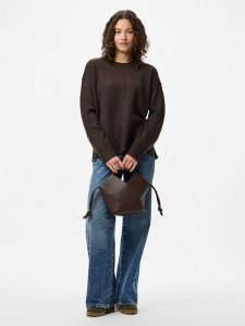 Pieces Sweter w kolorze brązowym rozmiar: S. Brązowe swetry oversize Pieces, s, bez wzorów, bez ramiączek. Za 118,84 zł.