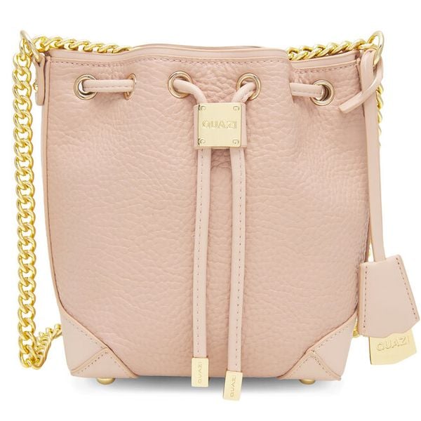 Torebka QUAZI. Czerwone listonoszki QUAZI, bez wzorów, bez dodatków. Za 149,99 zł.