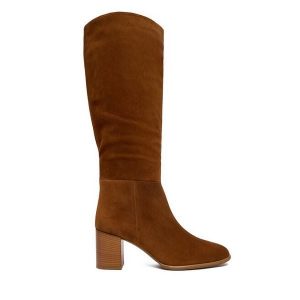 Kozaki HÖGL. Brązowe kozaki HÖGL, bez wzorów, bez obcasa, na słupku, bez zapięcia. Za 799,99 zł.