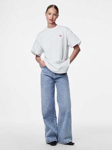 Pieces Koszulka w kolorze białym rozmiar: M. Białe bluzki Pieces, m, bez wzorów, z bawełny, bez kołnierzyka, bez ramiączek. Za 69,75 zł.