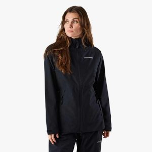 Kurtka przeciwdeszczowa damska Swedemount Orust Rain Jacket wodoodporna. Czarne kurtki SWEDEMOUNT, bez wzorów, bez kaptura. Za 329,99 zł.