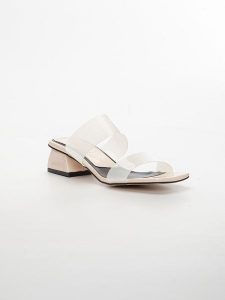 Fnuun Shoes Klapki w kolorze kremowym rozmiar: 38. Brązowe klapki Fnuun Shoes, bez wzorów, z otwartym noskiem, bez obcasa. Za 147,14 zł.