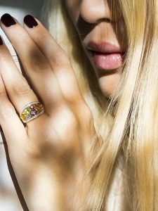 DIAMOND & CO Złoty pierścionek "Mae" z diamentami rozmiar: 62. Żółte pierścionki Diamond & Co, z ametystem, złote. Za 1 729,29 zł.