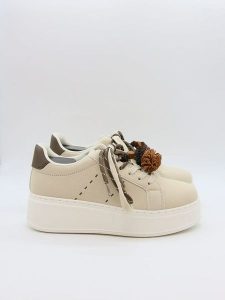 Bellucci Sneakersy w kolorze beżowym rozmiar: 40. Brązowe trampki Bellucci, bez wzorów, bez zapięcia. Za 100,99 zł.