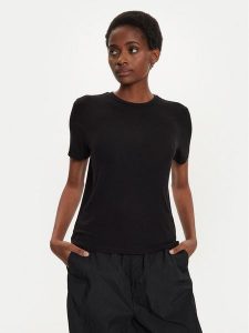 JDY T-Shirt Como 15328940 Czarny Regular Fit. Czarne t-shirty JDY, m, bez wzorów, z wiskozy, bez kołnierzyka, bez ramiączek. Za 39,99 zł.