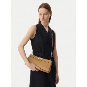 Torebka Tommy Hilfiger. Brązowe torebki wieczorowe TOMMY HILFIGER, bez wzorów, bez dodatków. Za 529,99 zł.