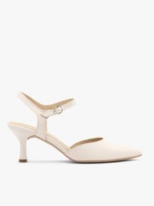 Kremowe ślubne czółenka slingback. Brązowe czółenka Ryłko, bez wzorów, z gumy, bez obcasa, bez zapięcia. Za 399,99 zł.