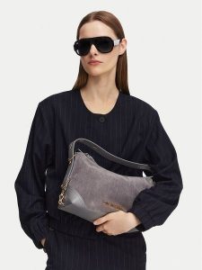 LOVE MOSCHINO Torebka JC4091PP1PLD101A Szary. Szare torebki klasyczne LOVE MOSCHINO, bez wzorów, ze skóry, bez dodatków. Za 628,99 zł.