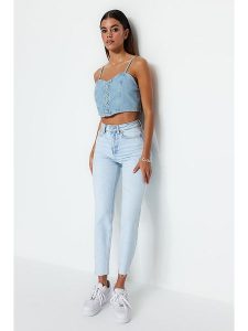 Trendyol Dżinsy - Mom fit - w kolorze błękitnym rozmiar: 38. Niebieskie jeansy Trendyol, bez wzorów, z podwyższonym stanem. Za 96,60 zł.