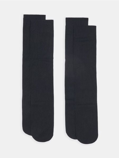 Prążkowane skarpetki 2 pack - czarny. Czarne skarpetki Sinsay, bez wzorów, prążkowane. Za 9,99 zł.